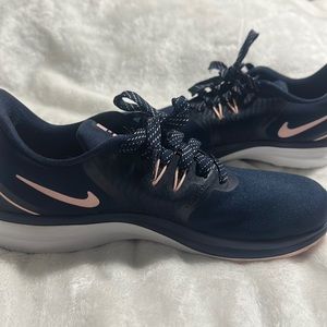 Nike In Season TR 8 workout sneakers